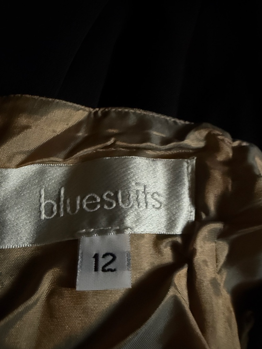 BlueSuits Satin-Lined skirt in Black.